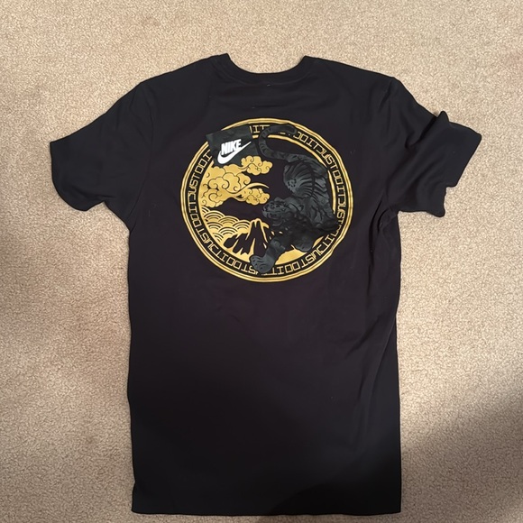 Nike Shirt - Picture 2 of 2